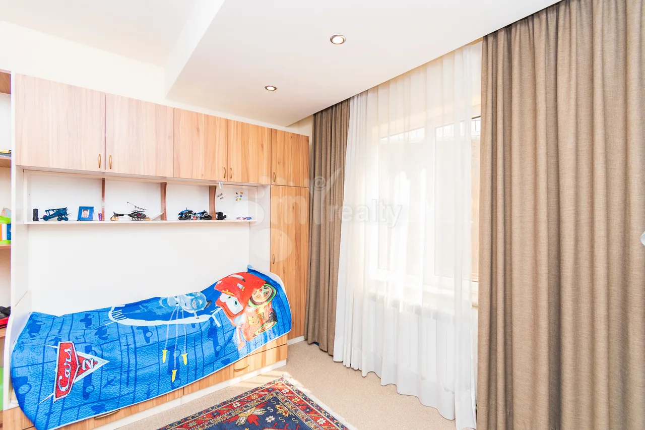 5 bedroom apartment for rent A.Manukyan St, Center Yerevan, 161632