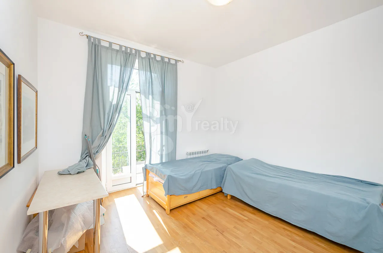 3 bedroom apartment for sale Isahakyan St, Center Yerevan, 161631