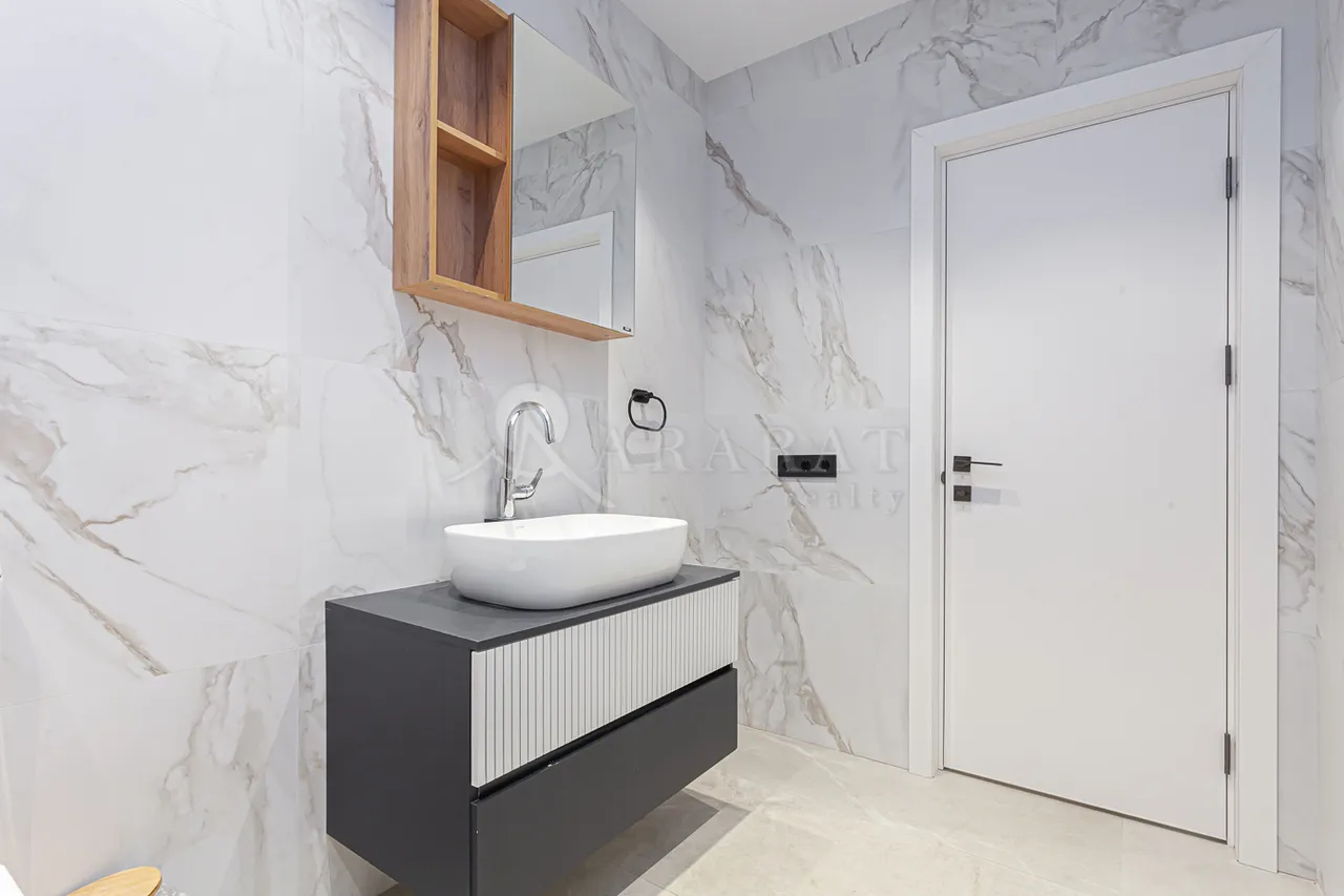 3 bedroom apartment for sale Paronyan St, Center Yerevan, 157375