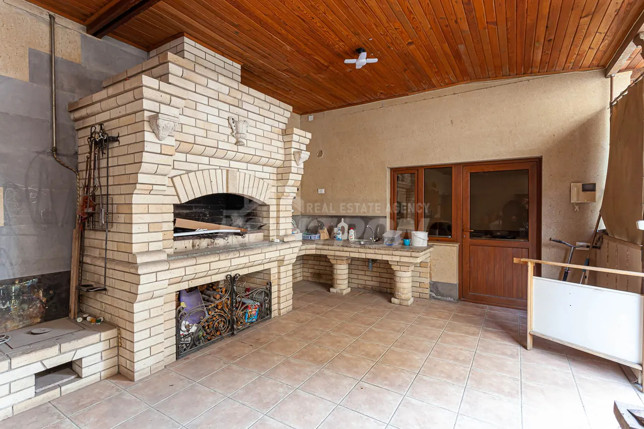 House for sale Pirumyans St, Davtachène Yerevan, 157261