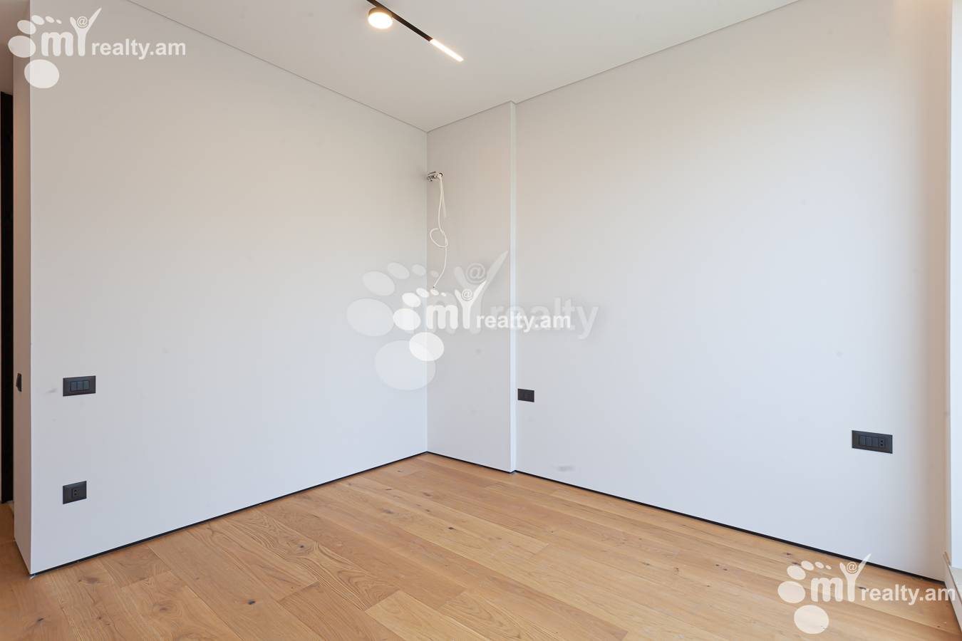 3 bedroom apartment for rent M.Khorenatsi St, Center Yerevan, 156451