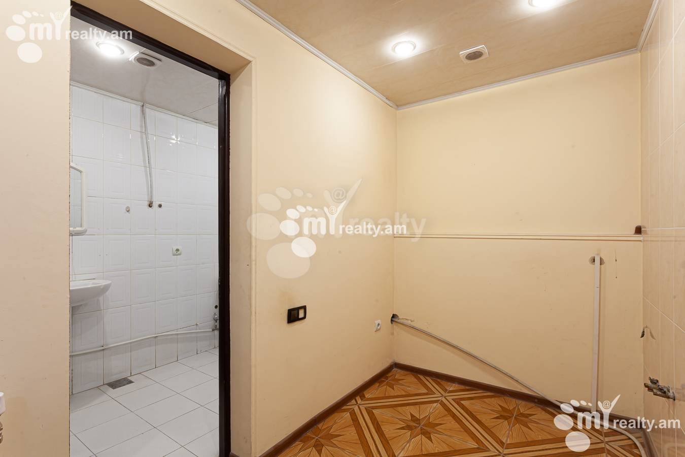Commercial for sale خیابان Hasratian., آچاپنیاک ایروان, 155404