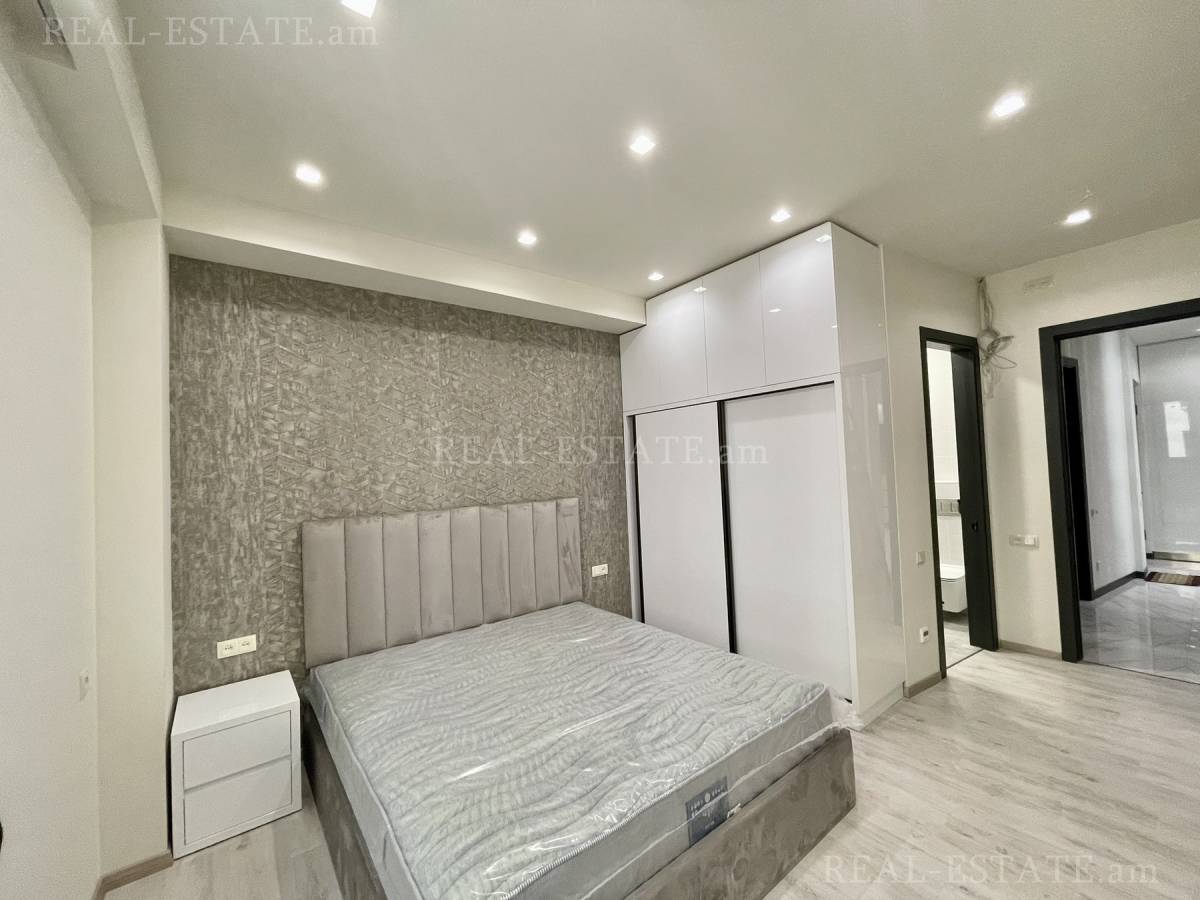 3 bedroom apartment for rent Amiryan St, Center Yerevan, 131705