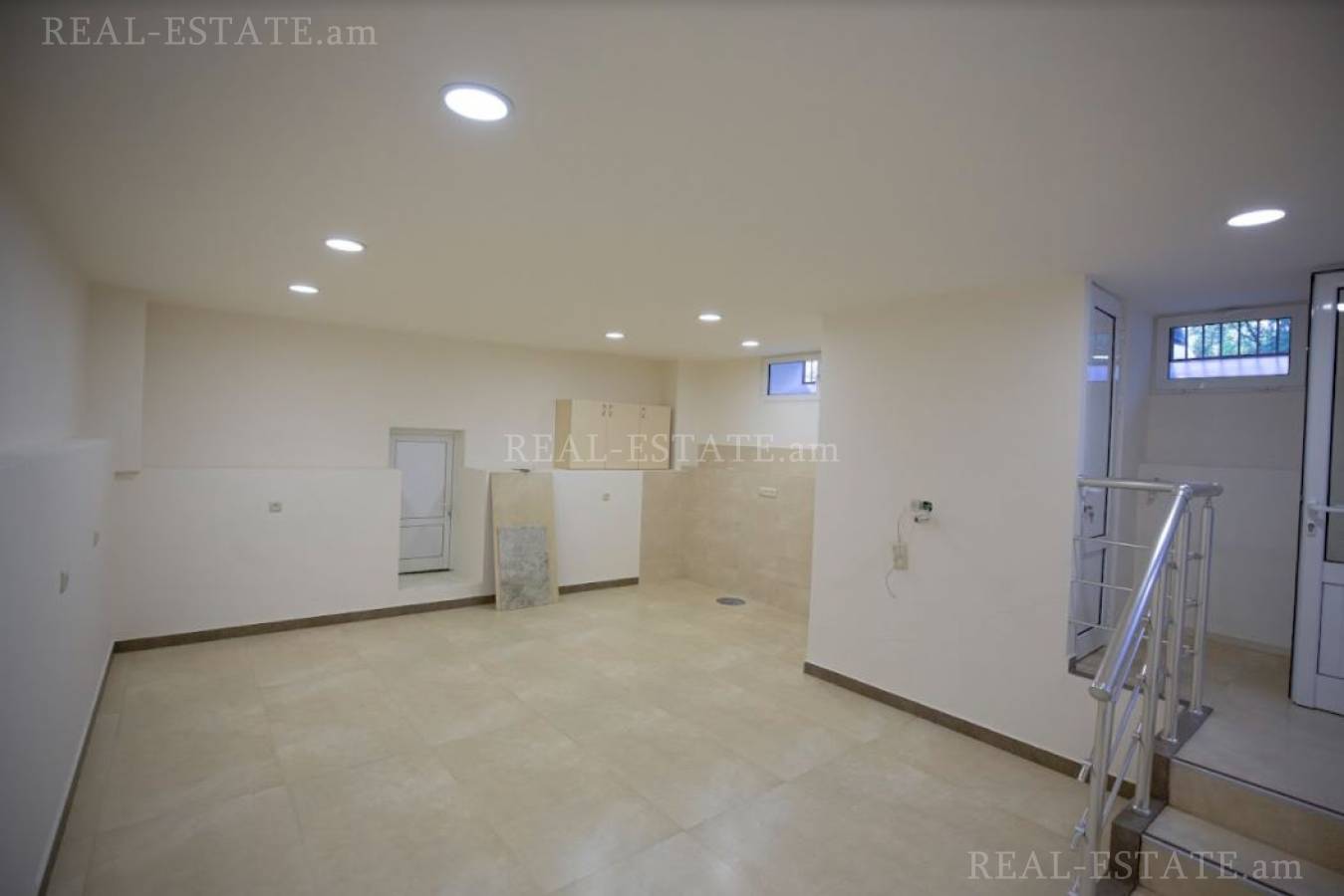 Կոմերցիոն տարածք  Ամիրյան փող, Կենտրոն Երևան, 113947