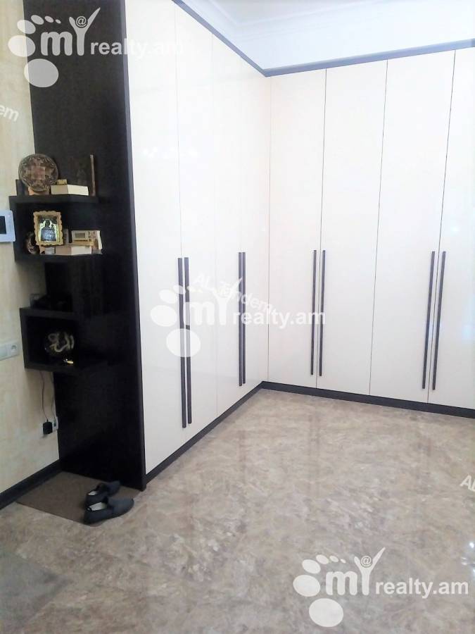4 bedroom apartment for sale Fuchik St, Ajapnyak Yerevan, 124925