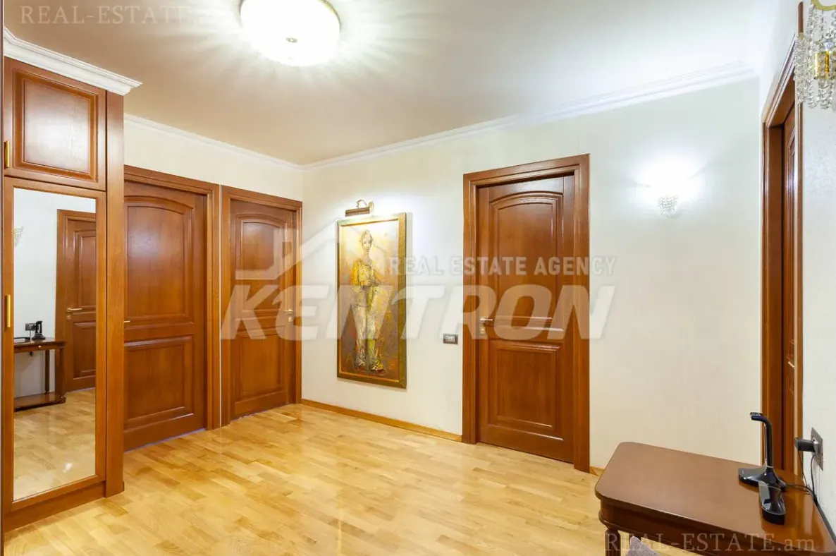 3 սենյականոց բնակարան  Կողբացու փող, Կենտրոն Երևան, 160896