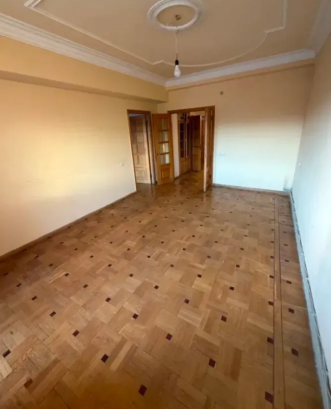 4 bedroom apartment for sale Baghramyan Ave (Kentron), Center Yerevan, 161086