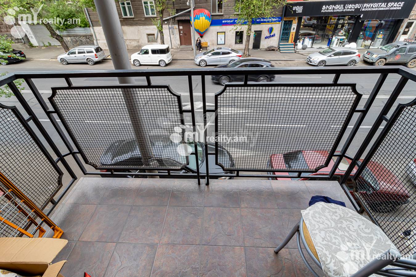 Купить 3 комнатную квартиру Паронян ул, Центр Ереван, 151535