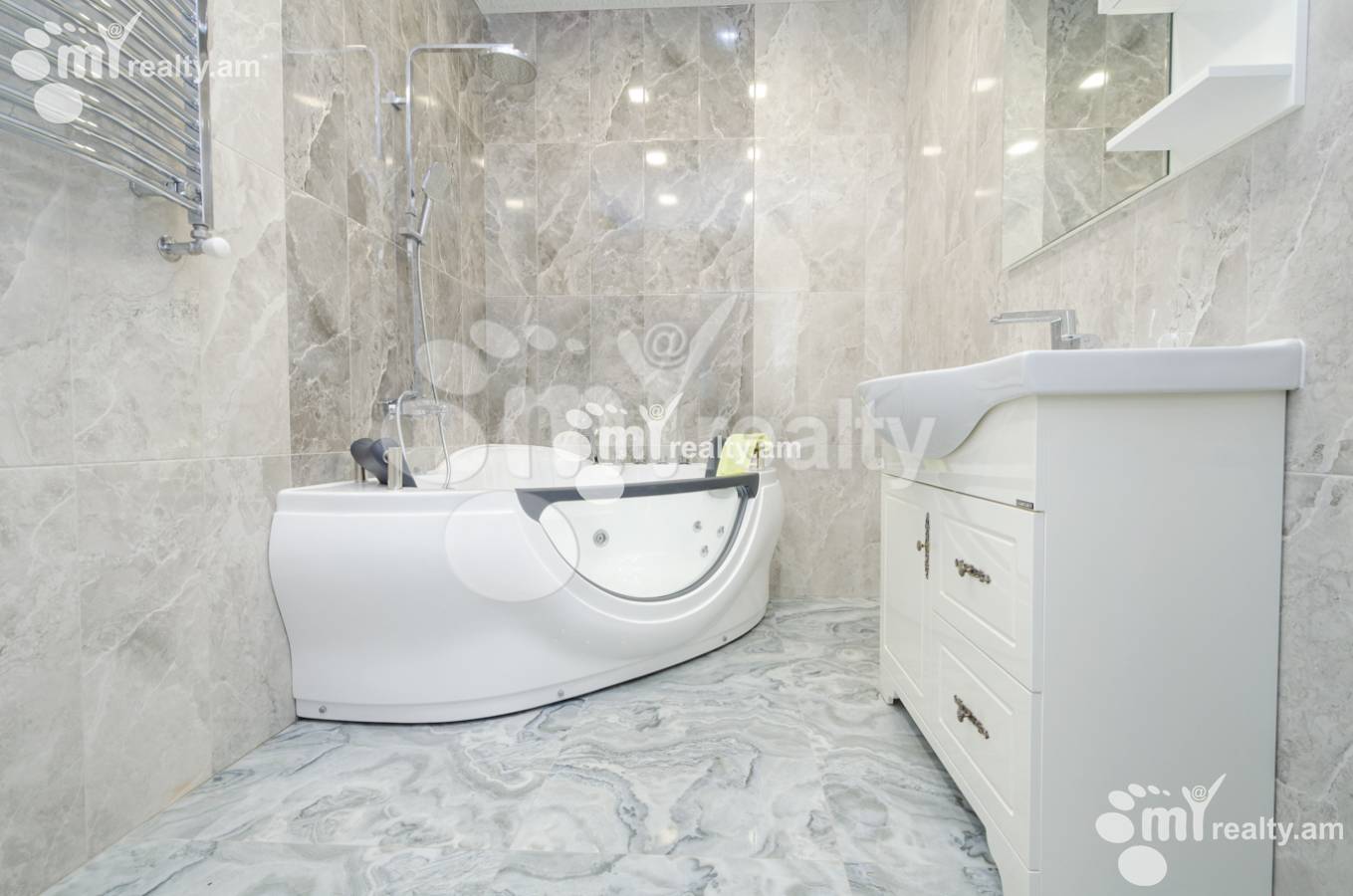 3 bedroom apartment for sale Aram St, Center Yerevan, 136284