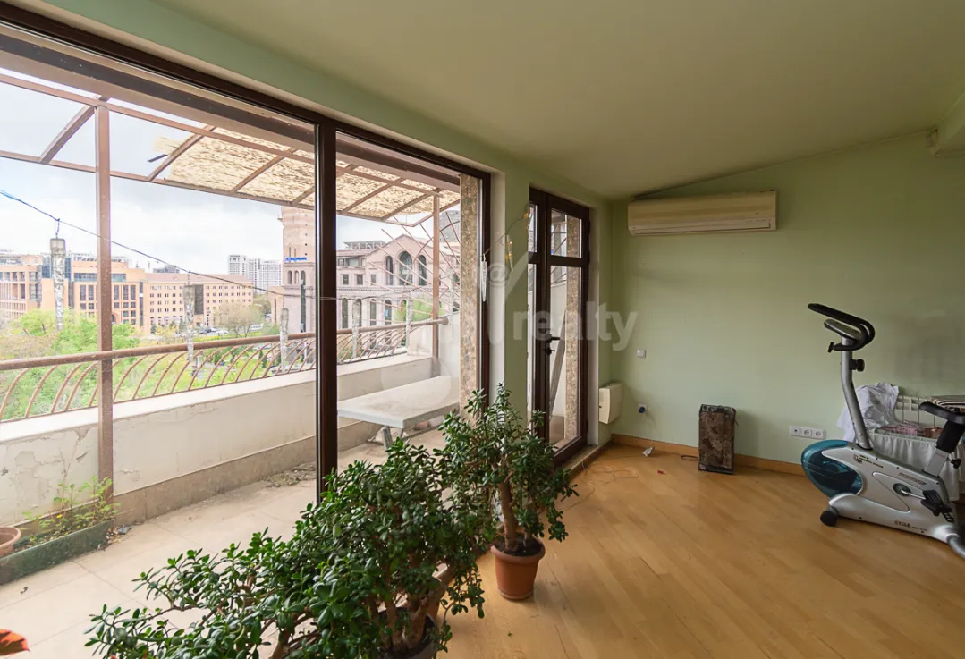 5 bedroom apartment for sale Zakyan St, Center Yerevan, 160371
