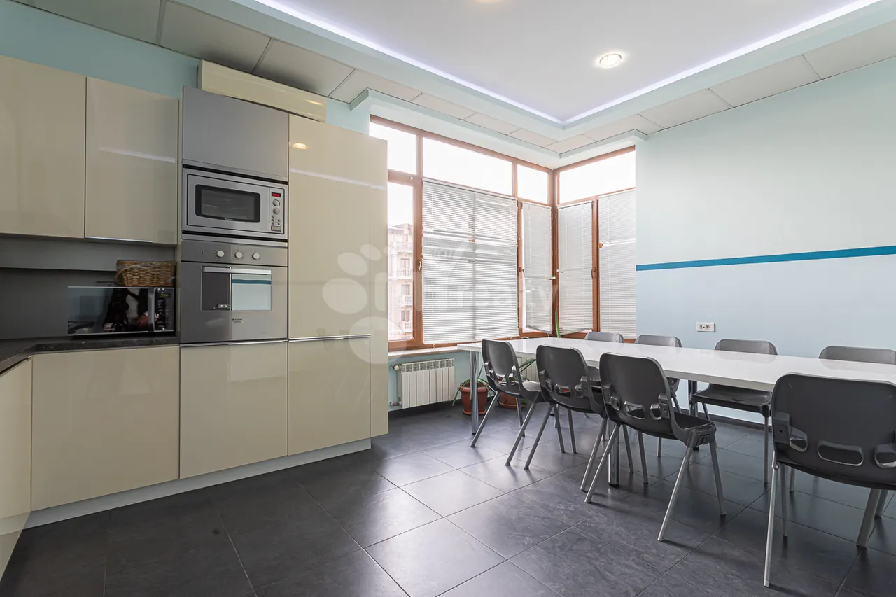 Commercial for rent خیابان آزاتوتیان, عربگیر ایروان, 157759