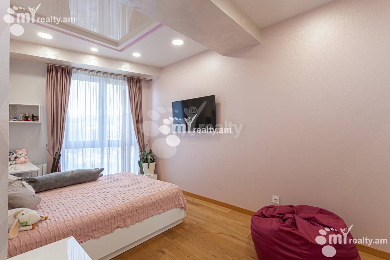 Купить 5 комнатную квартиру Вардананц ул, Центр Ереван, 152171