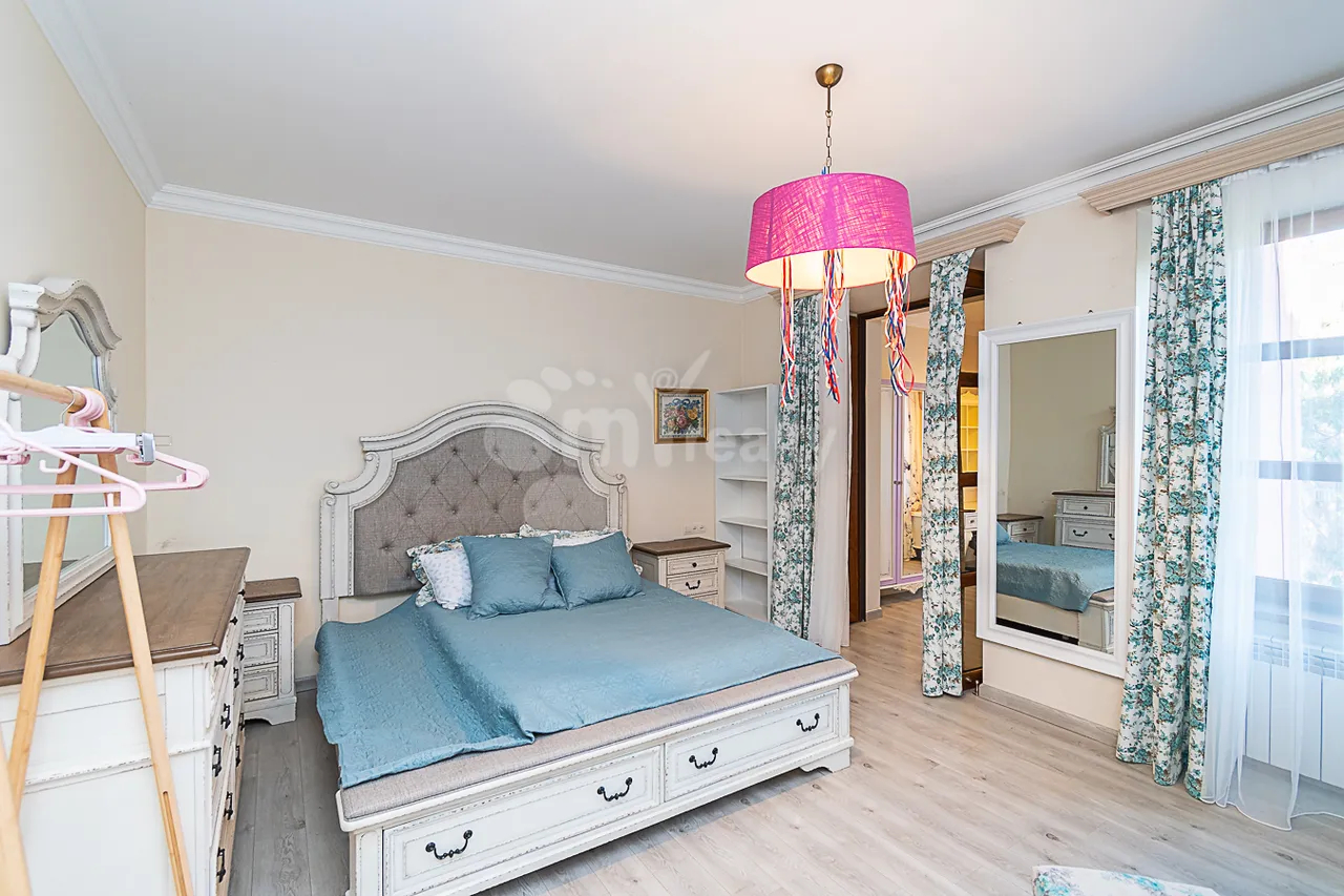 4 bedroom apartment for sale Hanrapetutyan St, Center Yerevan, 159788