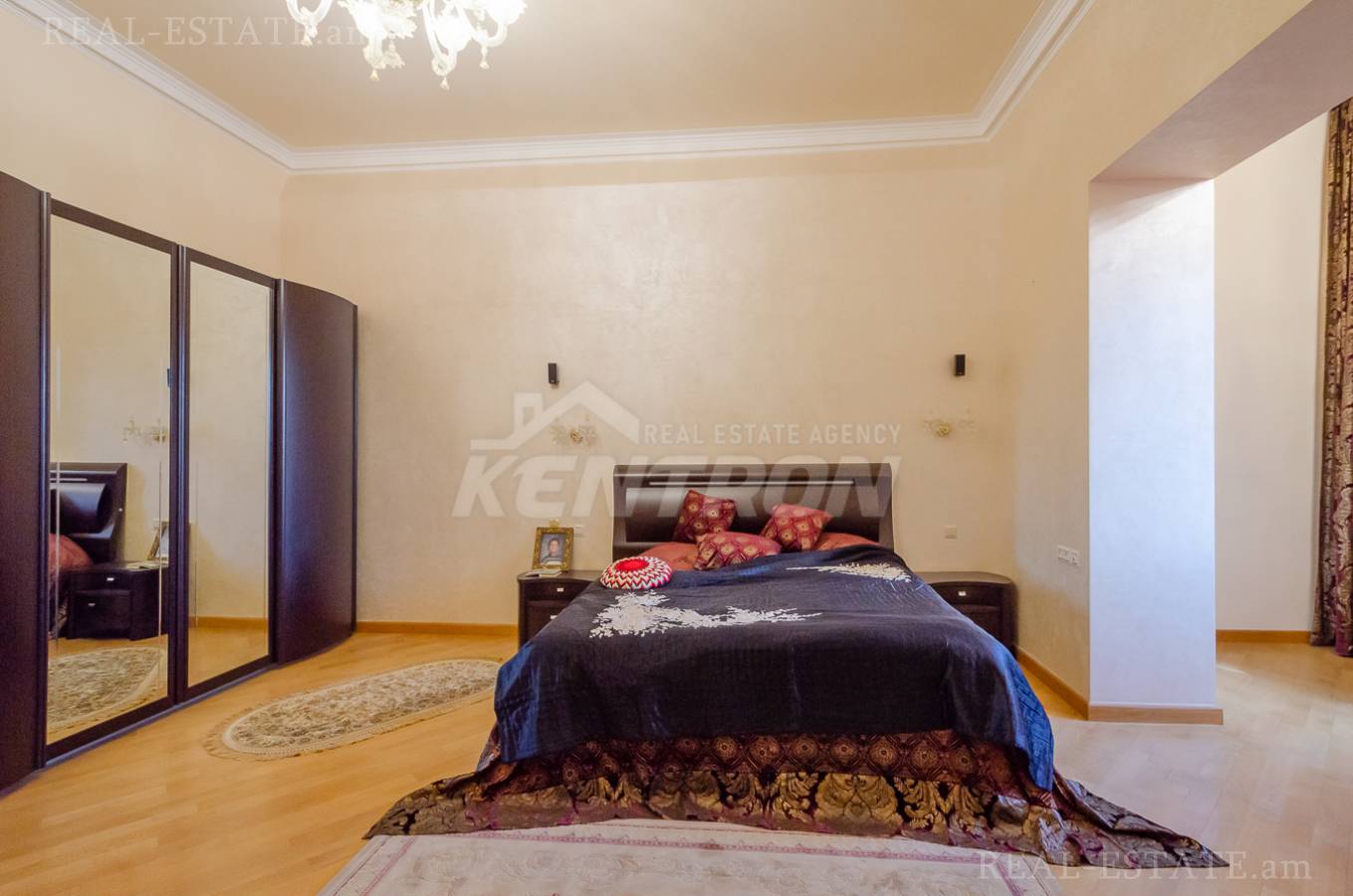 4 bedroom apartment for sale rue d'Abovyan, Center Yerevan, 137151