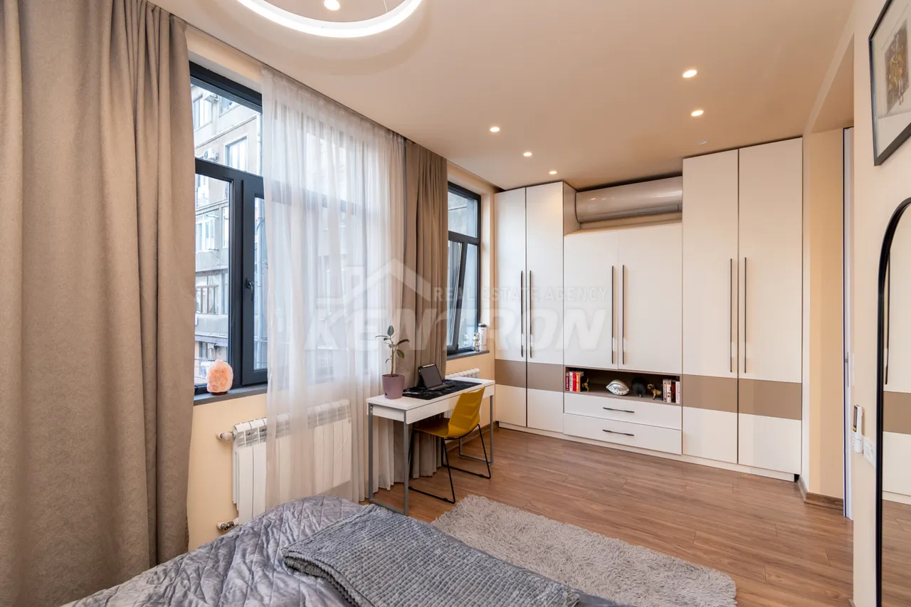 4 սենյականոց բնակարան  Բաղրամյան պող(Կենտրոն), Կենտրոն Երևան, 158736