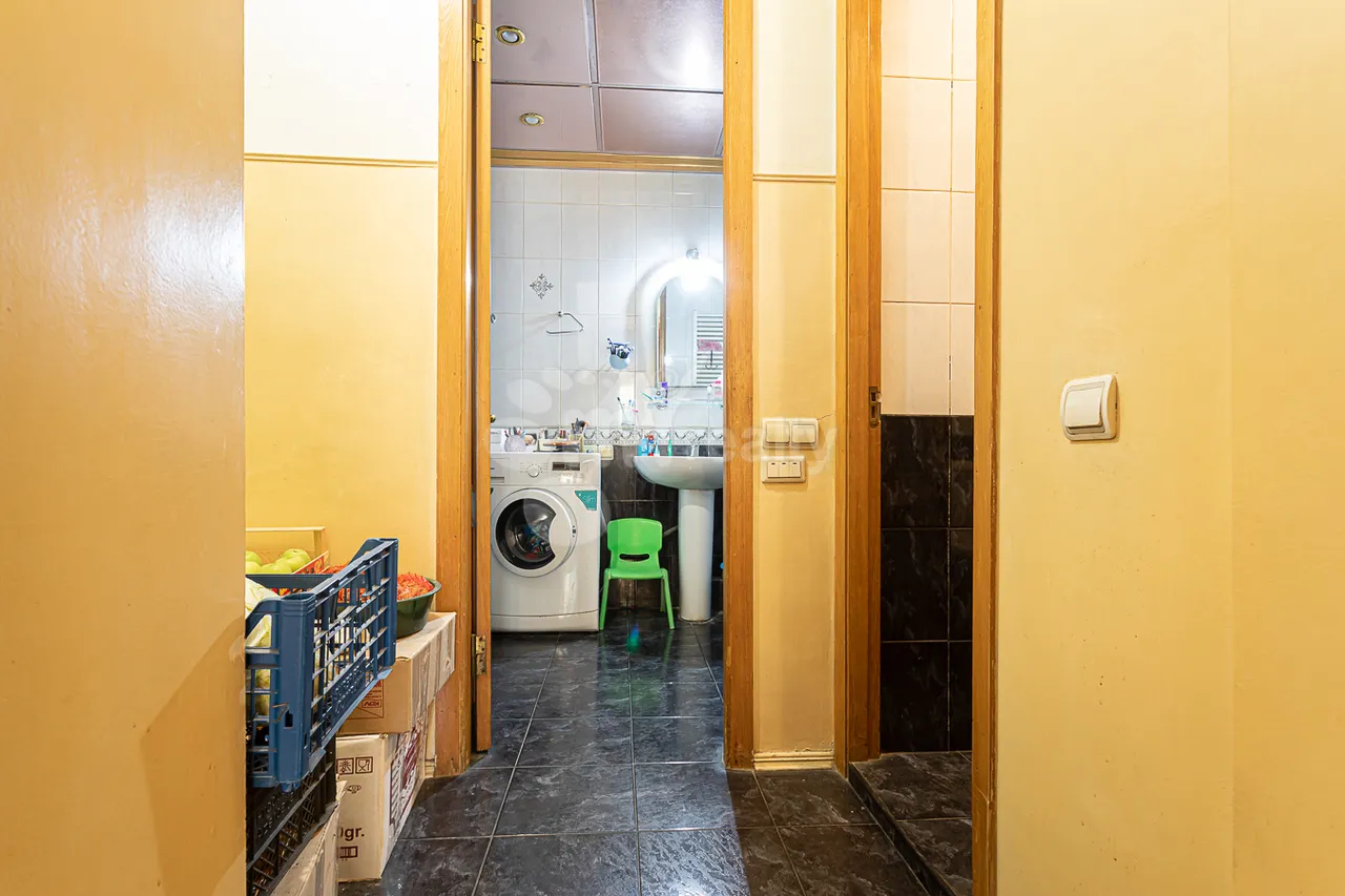 3 bedroom apartment for sale Paronyan St, Center Yerevan, 157421