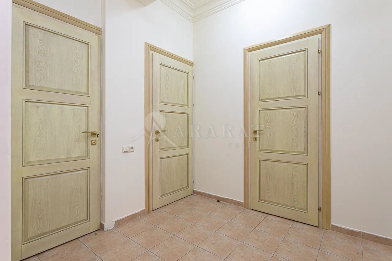 3 bedroom apartment for rent Amiryan St, Center Yerevan, 158204