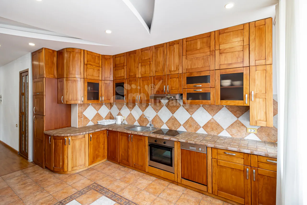 3 սենյականոց բնակարան վարձով Հյուսիսային պող, Կենտրոն Երևան, 159697