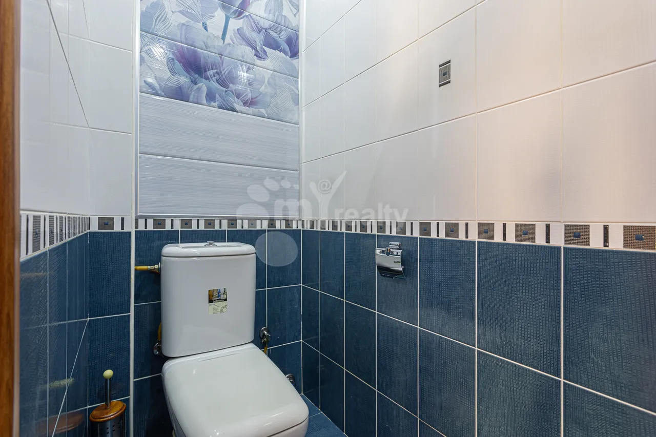 3 սենյականոց բնակարան  Աբովյան փող, Կենտրոն Երևան, 158369