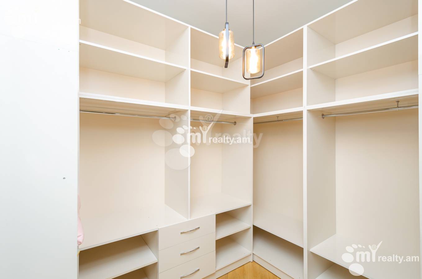 4 bedroom apartment for rent خیابان تِریان, مرکز شهر ایروان, 151280