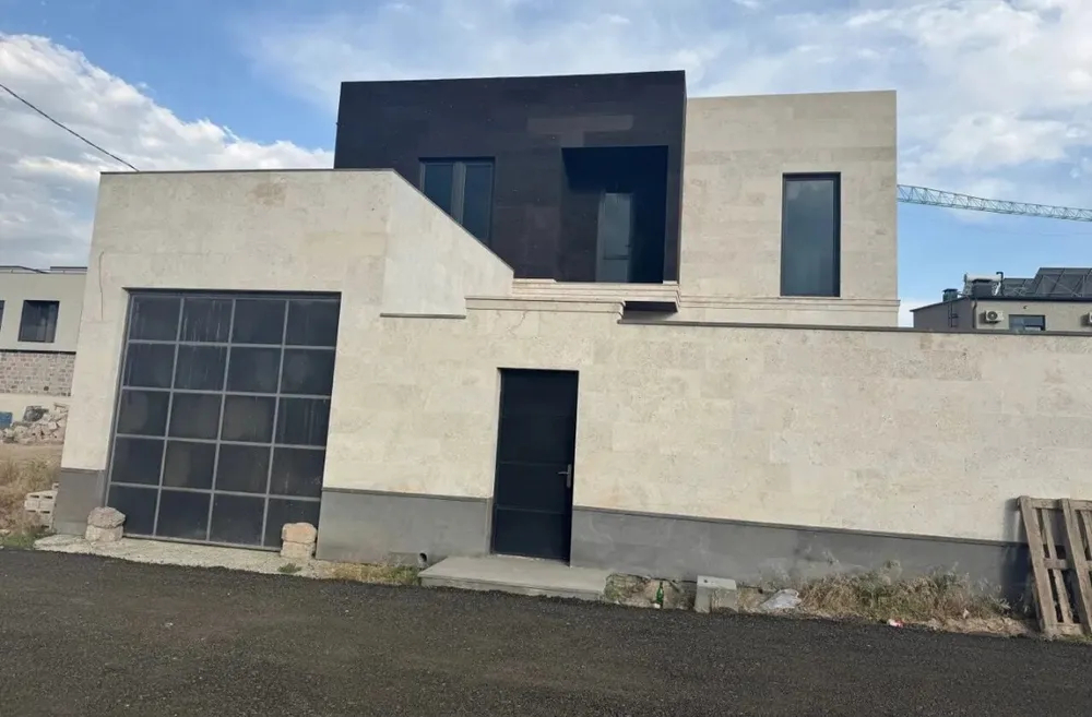 norakaruyc-tun/M.+Mashtots+st./Arinj/Kotayk
