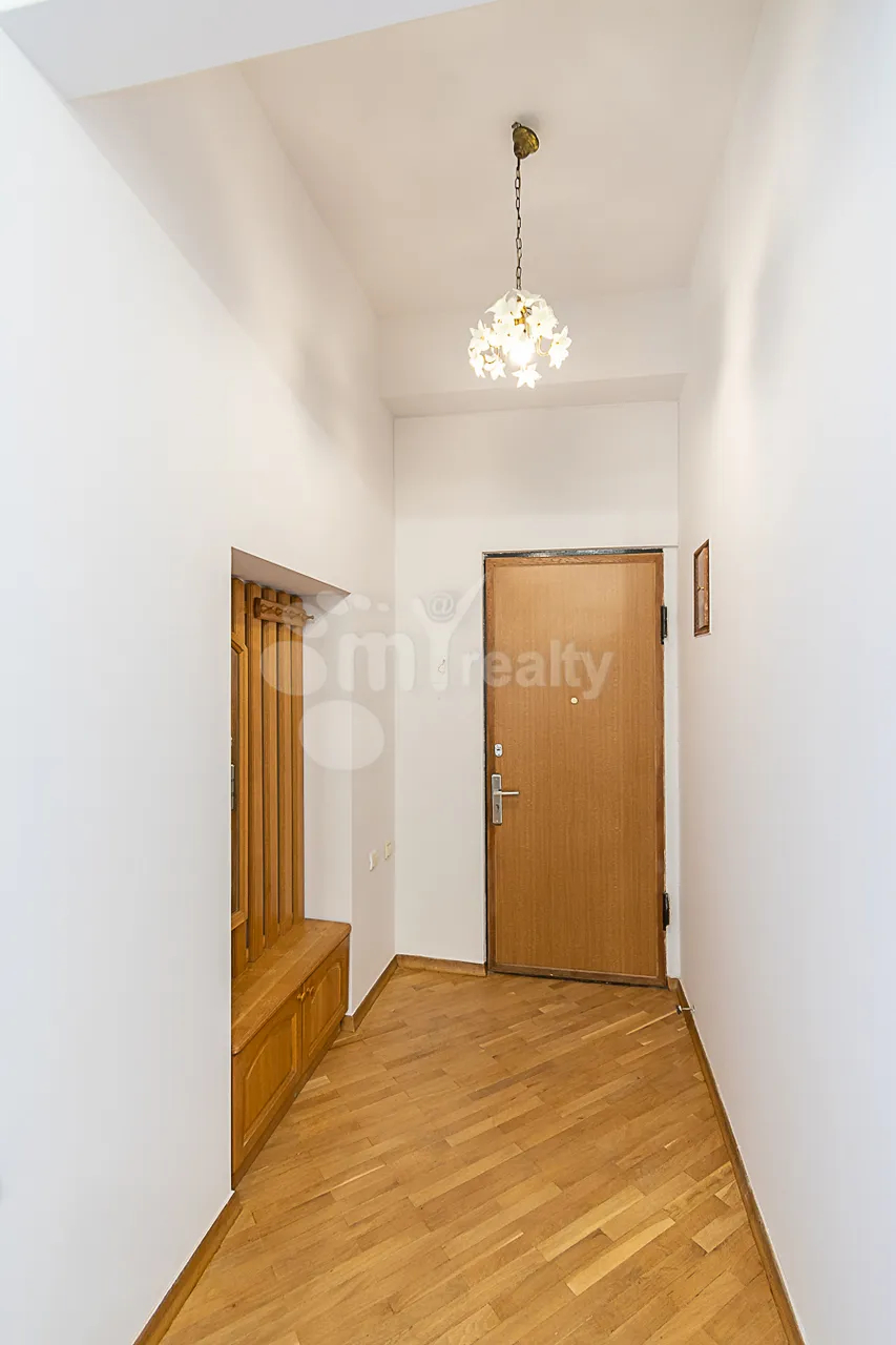 3 bedroom apartment for rent Moskovyan St, Center Yerevan, 161727