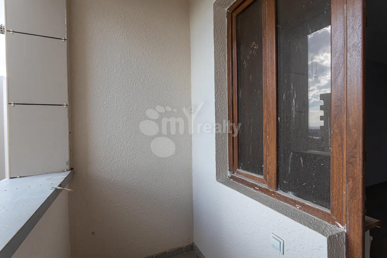 4 սենյականոց բնակարան  Մ․ Մելքոնյան փող, Կենտրոն Երևան, 160108