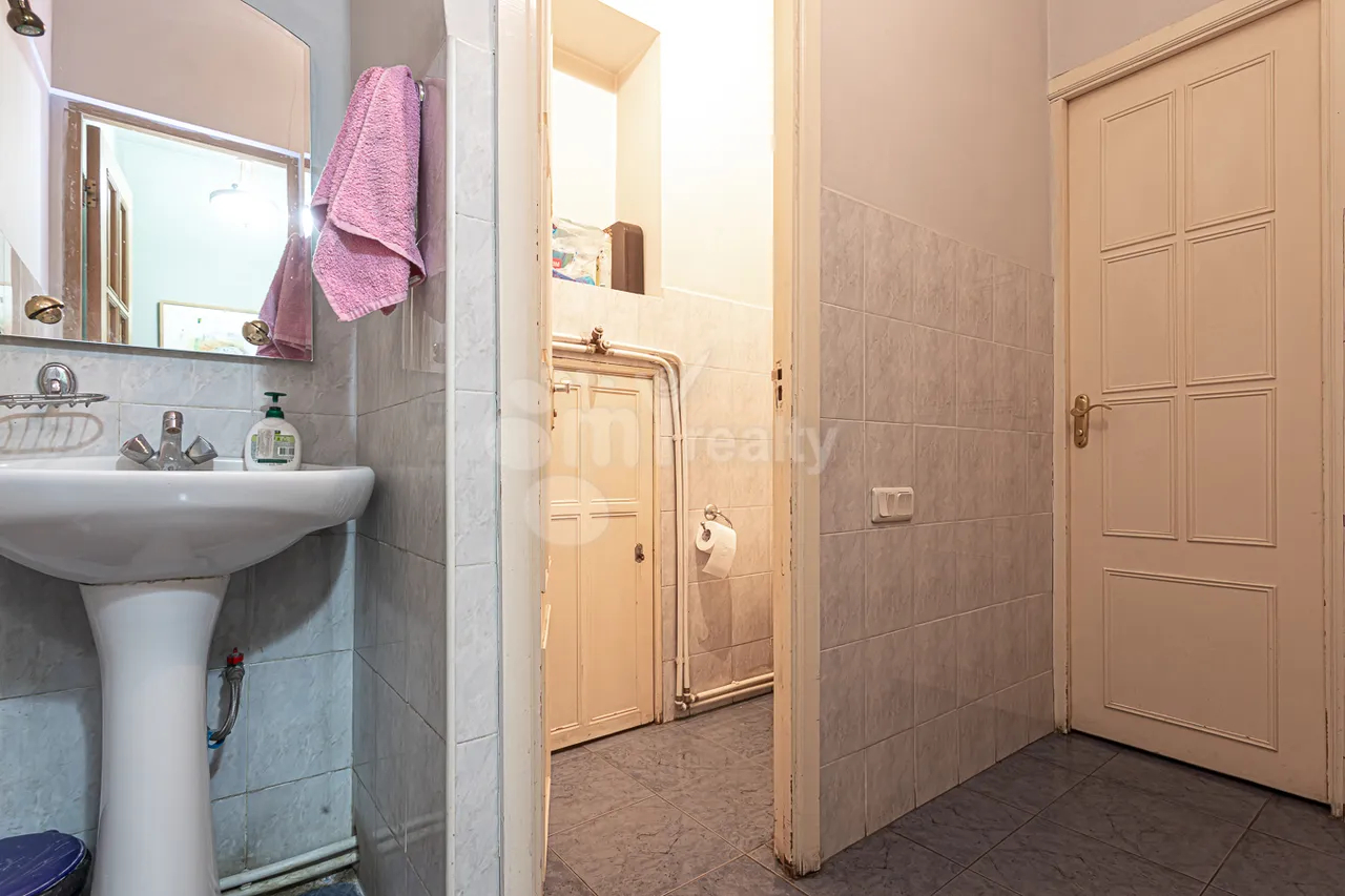 Снять коммерческoе помещение Сарян ул, Центр Ереван, 160192