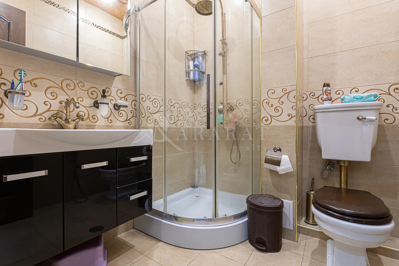 3 bedroom apartment for sale خیابان ابوویان, مرکز شهر ایروان, 157935