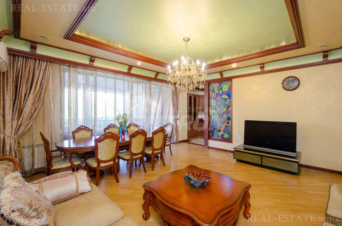 5 սենյականոց բնակարան  Հանրապետության փող, Կենտրոն Երևան, 137953