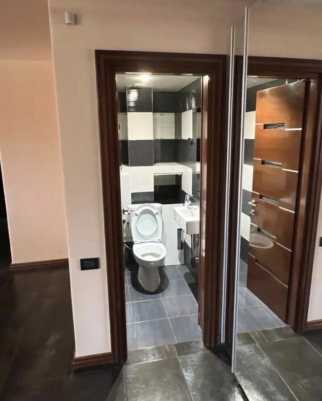 3 սենյականոց բնակարան  Նալբանդյան փող, Կենտրոն Երևան, 158397