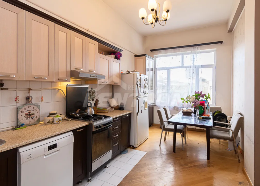 5 bedroom apartment for sale Zakyan St, Center Yerevan, 161876