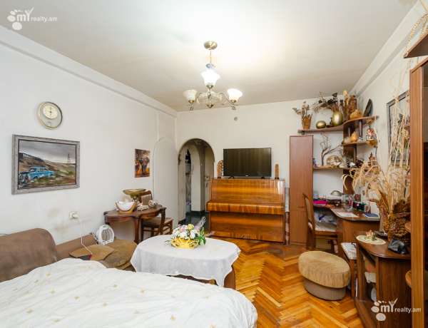 1-senyakanoc-bnakaran-vacharq-Yerevan-Center