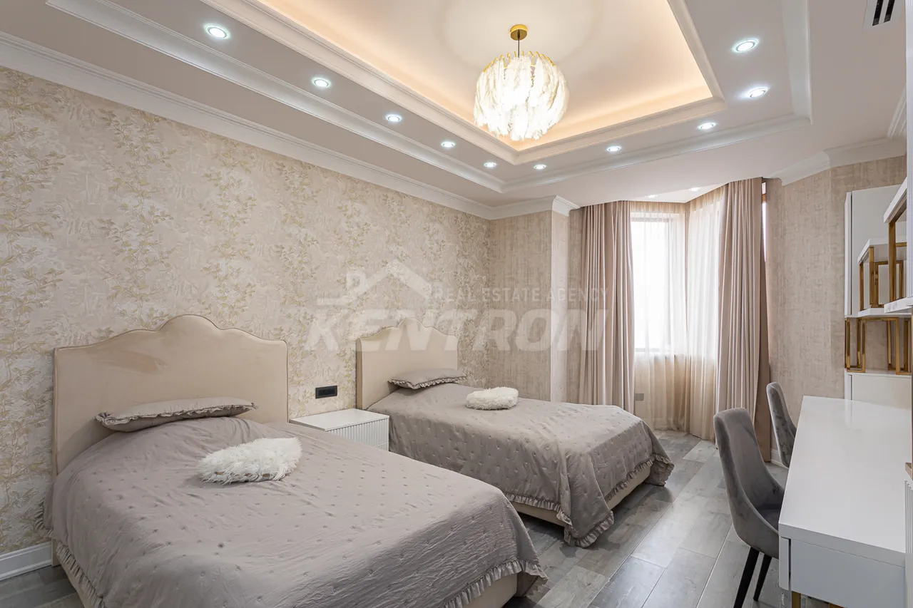 Снять 4 комнатную квартиру Арам ул, Центр Ереван, 159395