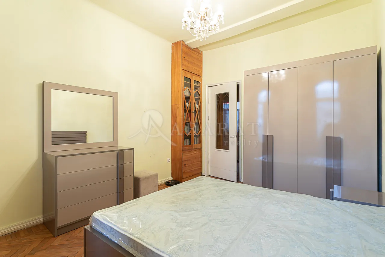 3 bedroom apartment for sale Charents St, Center Yerevan, 157411