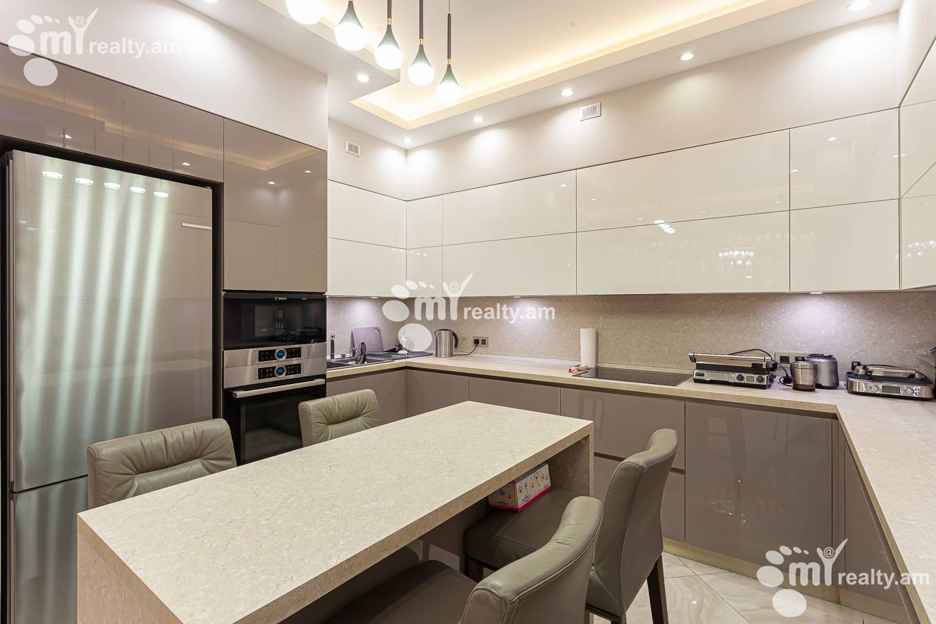 3 սենյականոց բնակարան  Լեոի փող, Կենտրոն Երևան, 152301