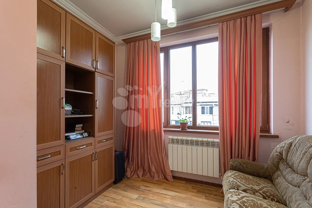 3 bedroom apartment for sale خیابان ابوویان, مرکز شهر ایروان, 157549