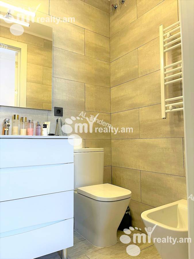 3 սենյականոց բնակարան  Կորյուն փող, Կենտրոն Երևան, 136180