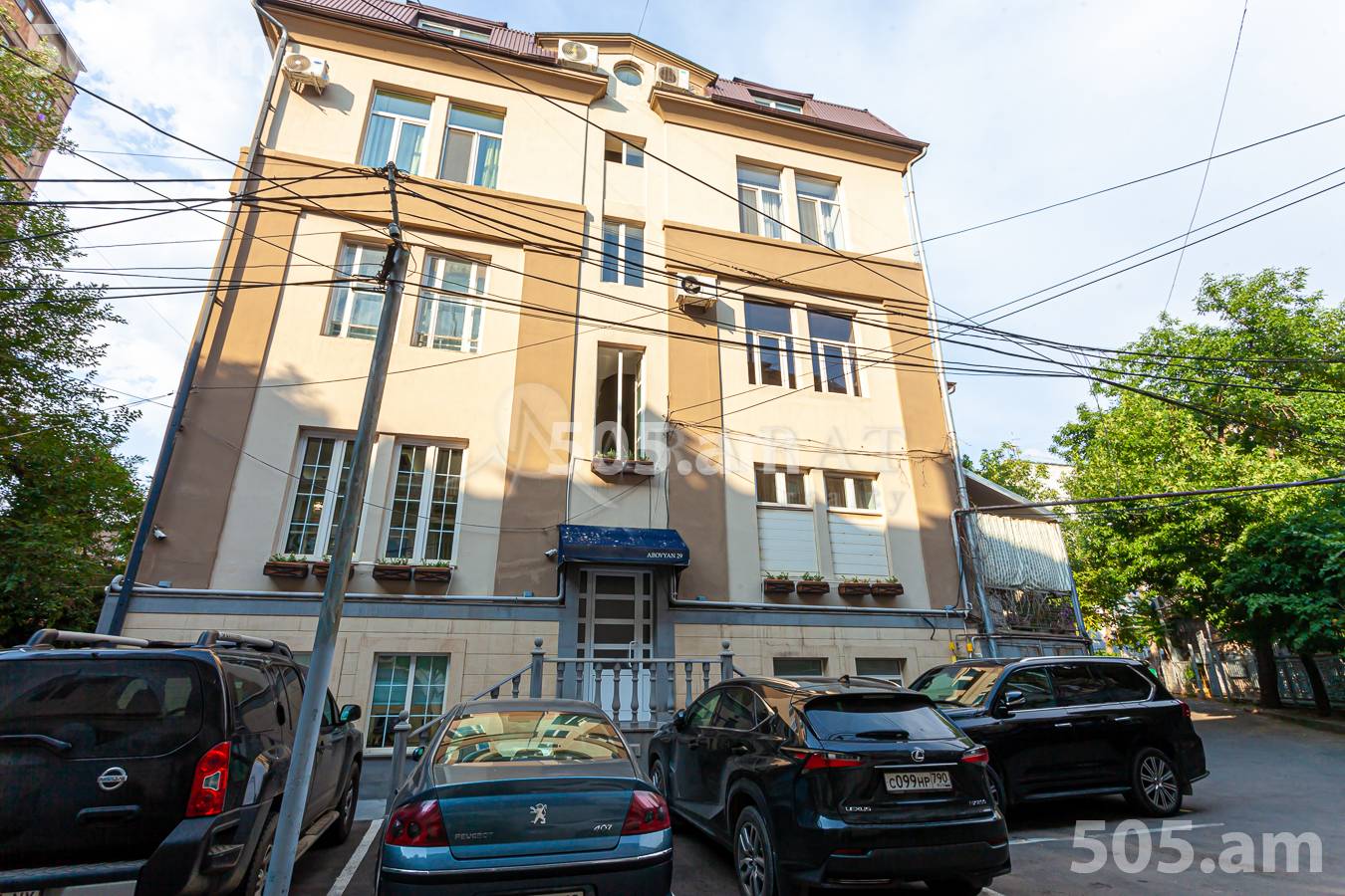 Купить 3 комнатную квартиру Абовян ул, Центр Ереван, 156139