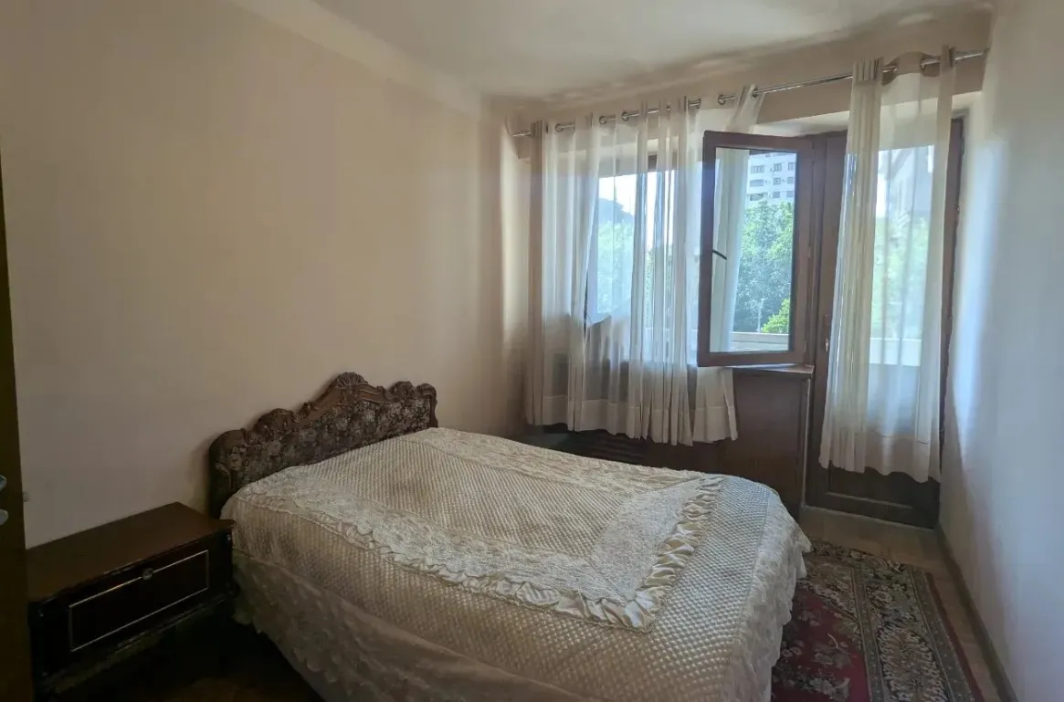 3 սենյականոց բնակարան  Հին երևանցու փող, Կենտրոն Երևան, 161097