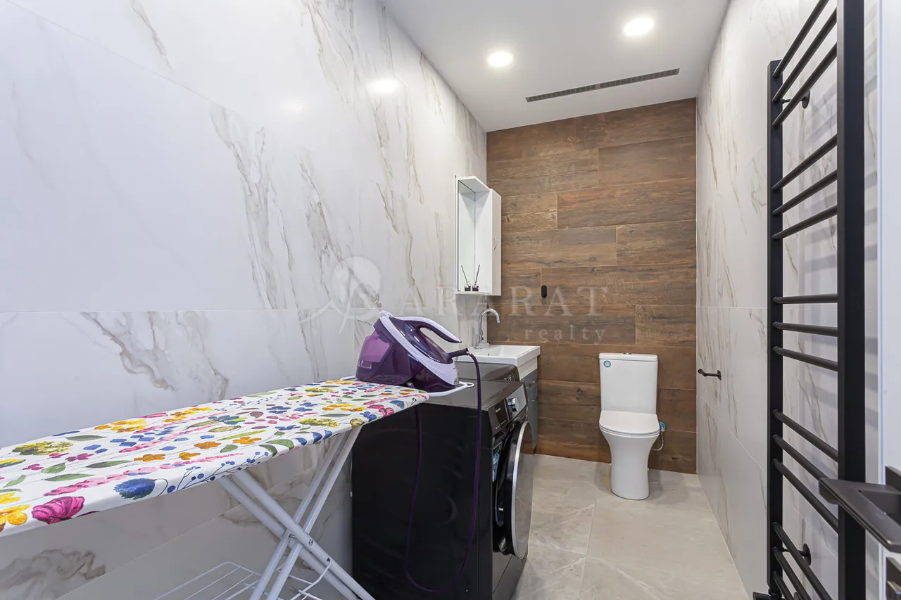 3 bedroom apartment for sale Paronyan St, Center Yerevan, 157375