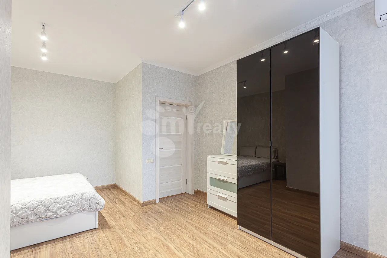 3 bedroom apartment for rent Teryan St, Center Yerevan, 158703