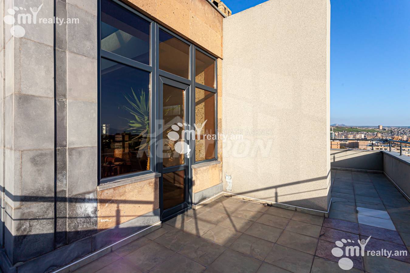 4 սենյականոց բնակարան  Ամիրյան փող, Կենտրոն Երևան, 147829
