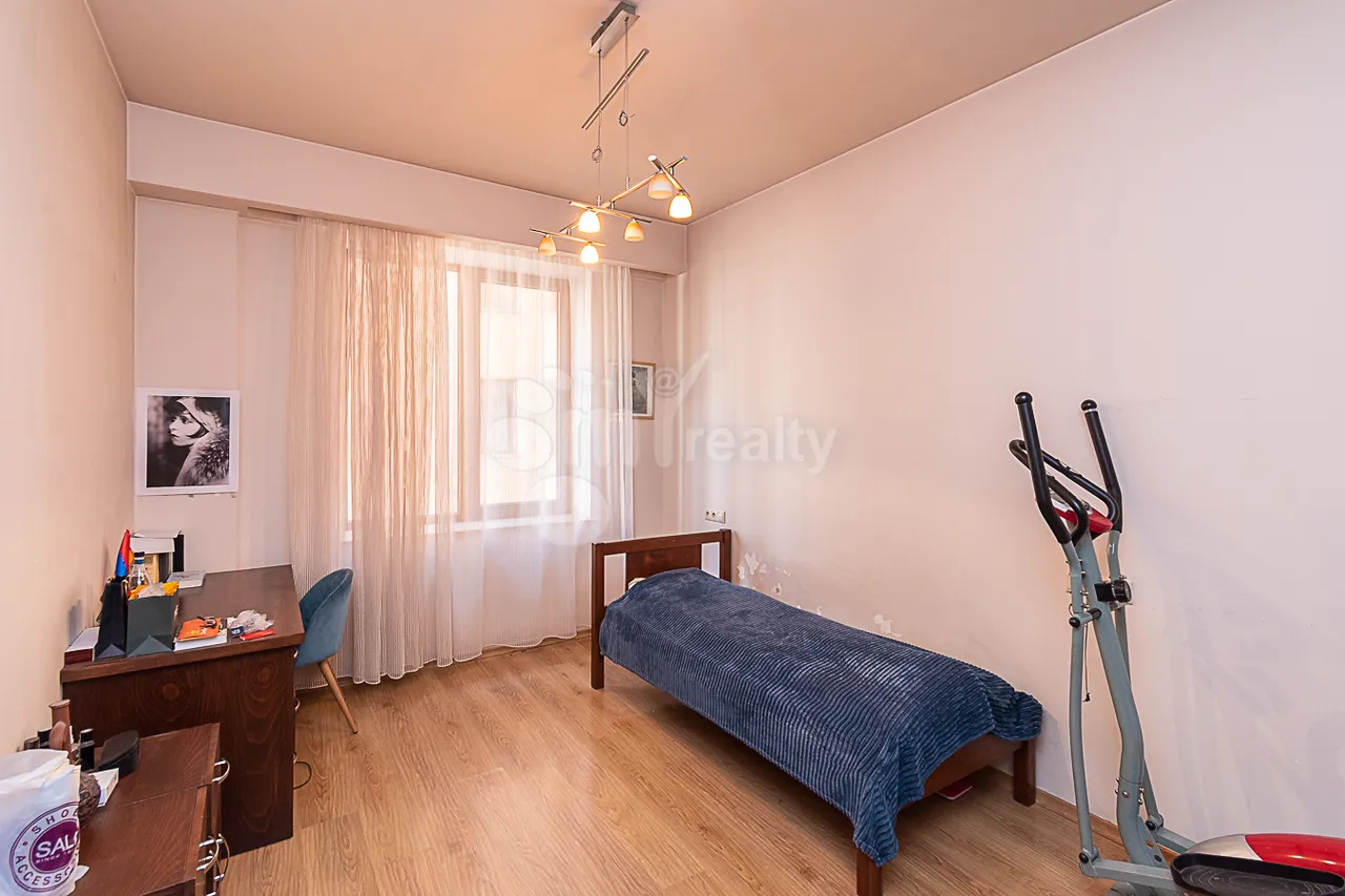 4 bedroom apartment for sale Northern(Hyusisayin)  Ave, Center Yerevan, 161341