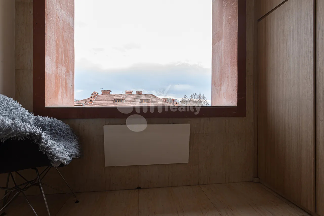 Купить 4 комнатную квартиру Маштоца пр, Центр Ереван, 159618