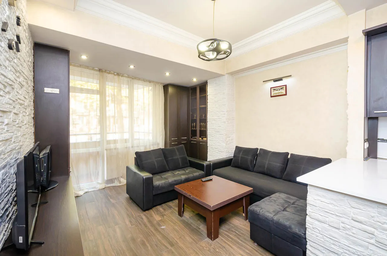 3 bedroom apartment for rent Mamikoniants St, Arabkir Yerevan, 160189