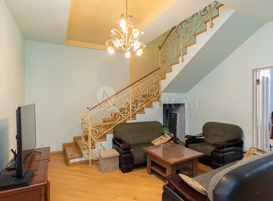 5 bedroom apartment for sale Zakyan St, Center Yerevan, 161876