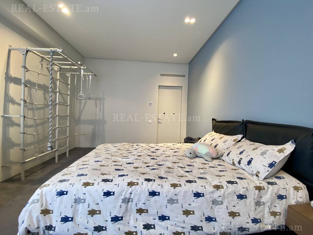 Купить 4 комнатную квартиру Антараин ул, Центр Ереван, 107579