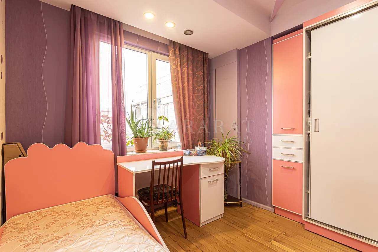 3 bedroom apartment for sale E. Qochar St, Center Yerevan, 157683