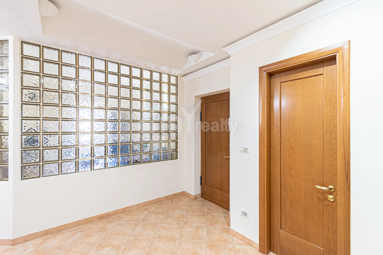 5 bedroom apartment for rent A.Manukyan St, Center Yerevan, 161632